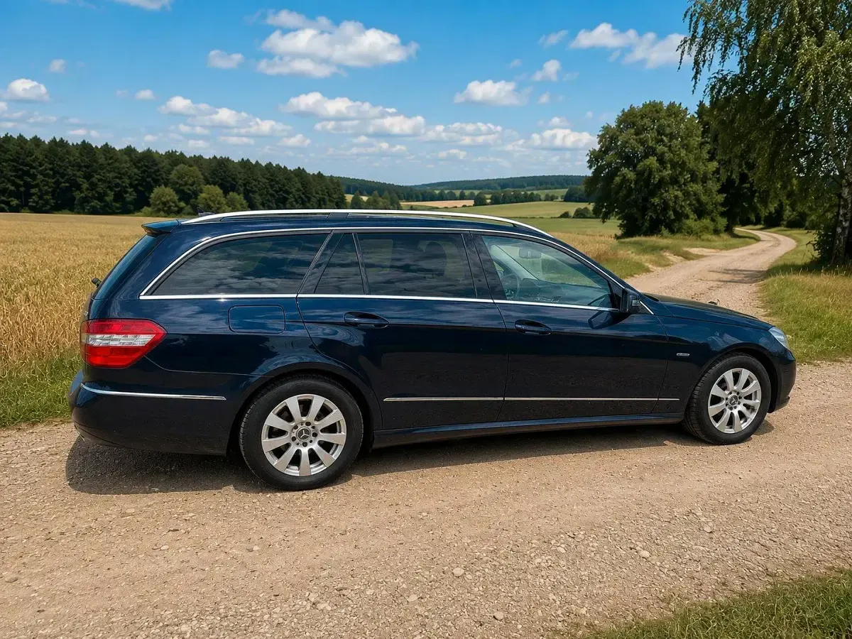 Gebraucht Mercedes E350 265 PS (194 kW) 2011 Blau Kombi