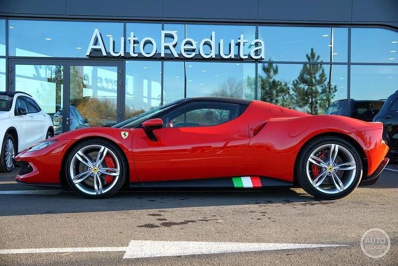 Gebraucht Ferrari 296 829 PS (609 kW) 2024 Rot