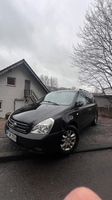 Schwarz Gebraucht 2008 Kia Carnival 2 Van / Kleinbus | 1.800 € (Fairer Preis) - Bild 1/4