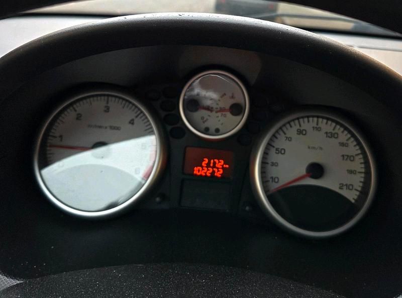 Gebraucht Peugeot 206+ 68 PS (50 kW) 2010 Grau Kleinwagen