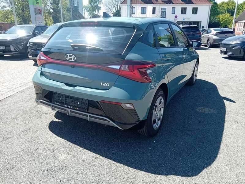Neu Hyundai i20 Select 101 PS (74 kW) 2025 Grün Kleinwagen