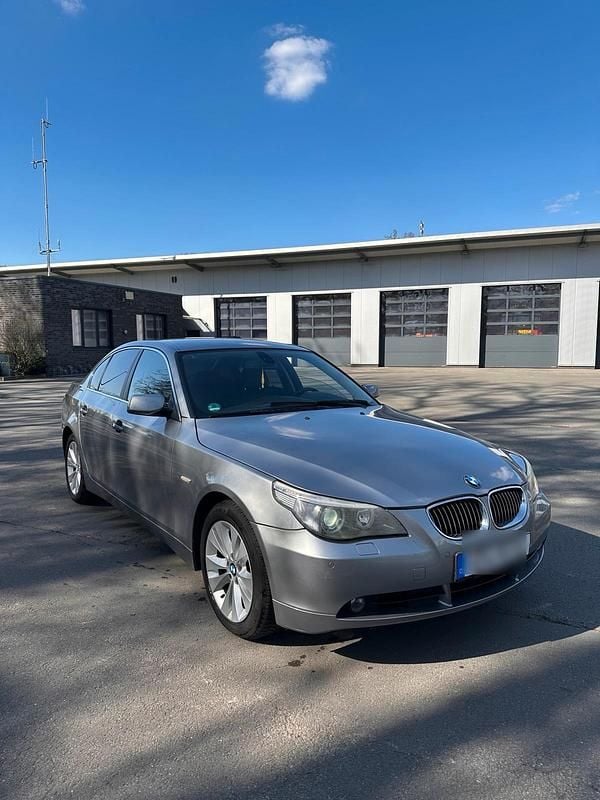 Grau Gebraucht 2006 BMW 530 Limousine | 4.500 € (Guter Preis) - Bild 1/4