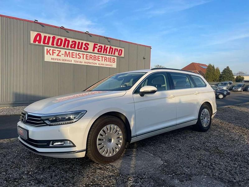 Pure white Gebraucht 2016 VW Passat Comfortline Kombi | 13.450 € (Fairer Preis) - Bild 1/3