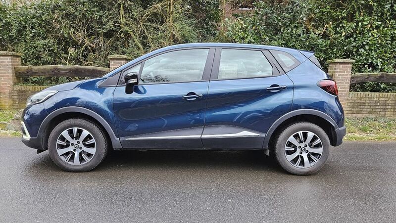 Blau Gebraucht 2017 Renault Captur Experience SUV | 9.900 € (Superpreis) - Bild 1/4