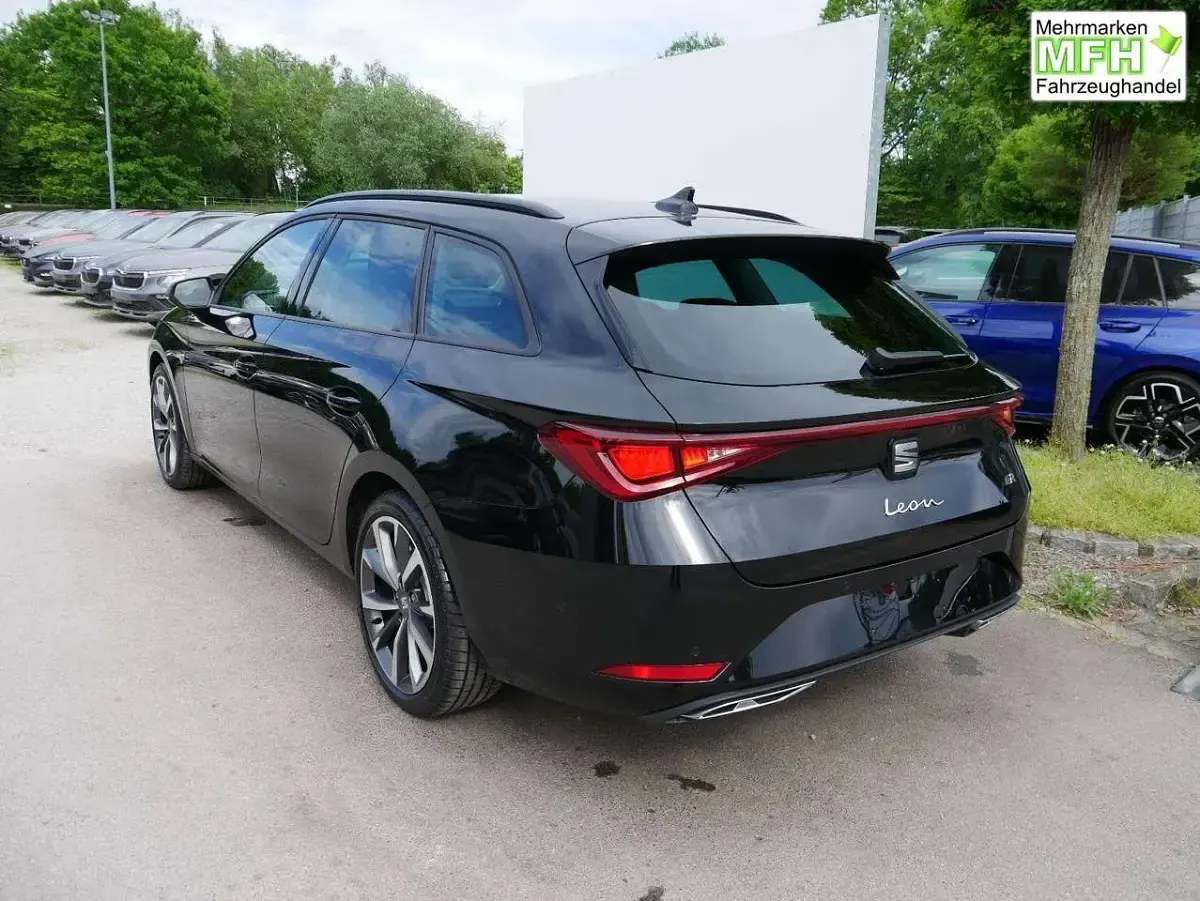 Neu Seat Leon FR 150 PS (110 kW) 2025 Midnight schwarz meta... Kombi