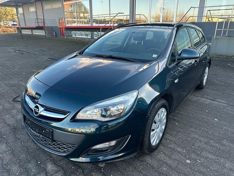 Grün Gebraucht 2016 Opel Astra Edition Kombi | 3.990 € (Superpreis) - Bild 1/4