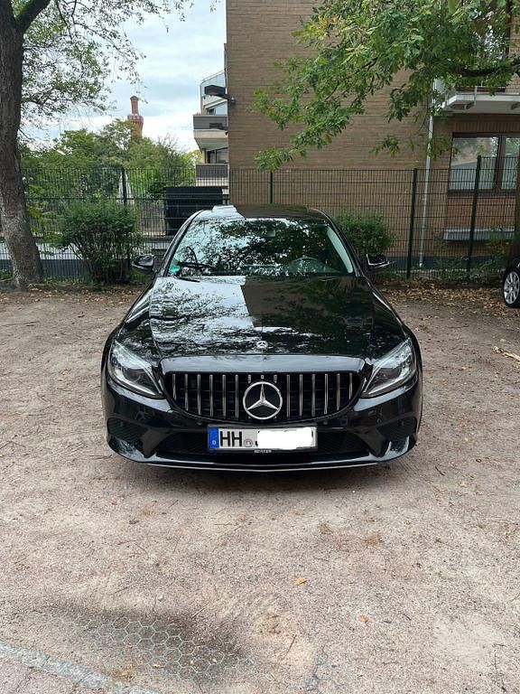 Schwarz Gebraucht 2019 Mercedes C200 Limousine | 26.200 € (Fairer Preis) - Bild 1/4