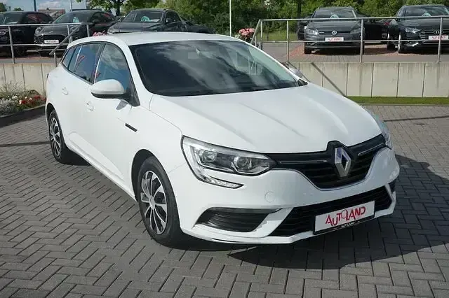 Gebraucht Renault Mégane 132 PS (97 kW) 2018 Weiß Limousine