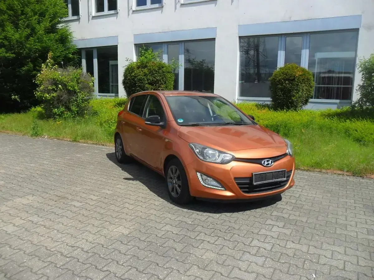 Gebraucht Hyundai i20 GO! 86 PS (63 kW) 2014 Bronzemett Kleinwagen