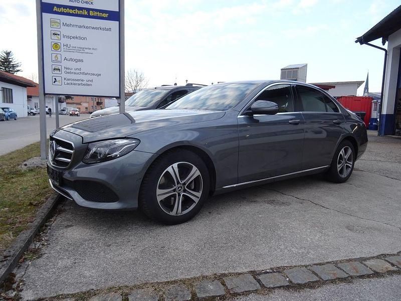Gebraucht Mercedes E220 194 PS (142 kW) 2019 Grau Limousine