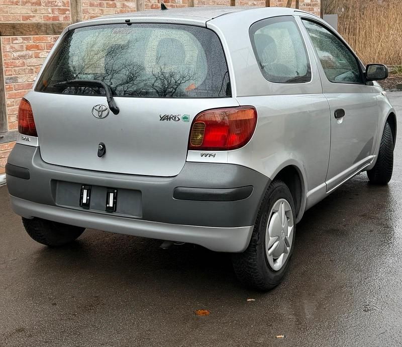 Gebraucht Toyota Yaris 65 PS (47 kW) 2003 Grau Kleinwagen