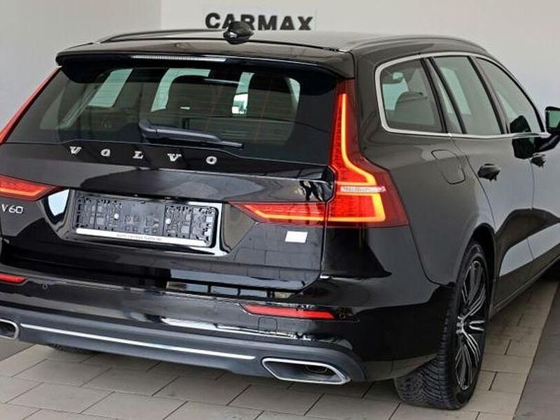 Gebraucht Volvo V60 Inscription 341 PS (250 kW) 2021 Onyx black / metallic (metallic) Kombi