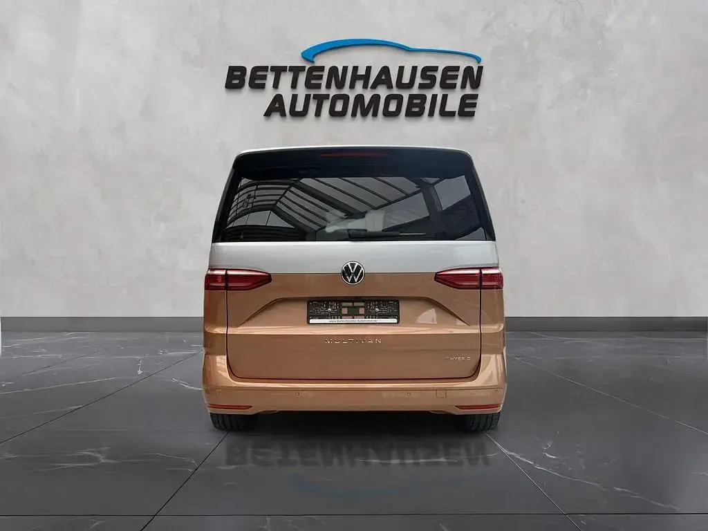 Gebraucht VW Multivan Energetic 150 PS (110 kW) 2023 Braun Van / Kleinbus