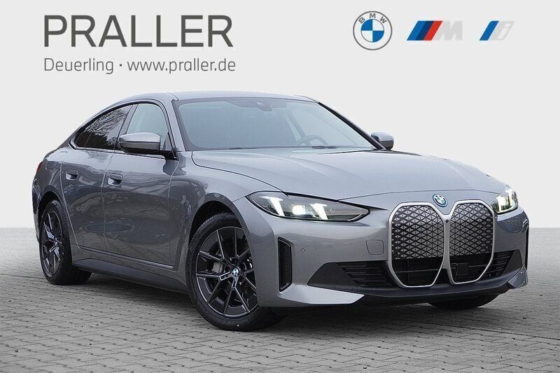 Skyscraper grau metallic Gebraucht 2025 BMW i4 Sport Line Limousine | 49.900 € (Fairer Preis) - Bild 1/4