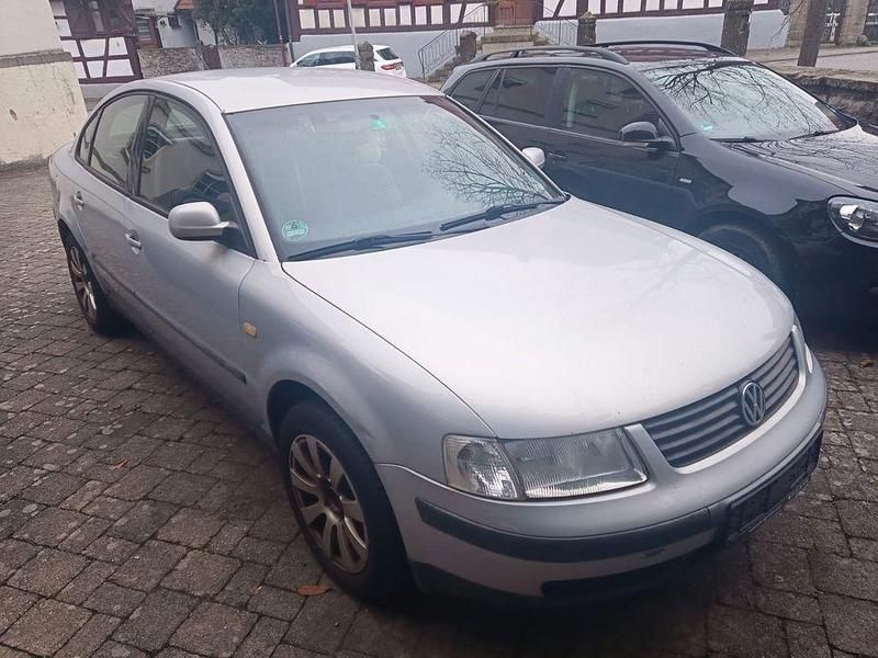 Gebraucht VW Passat Highline 150 PS (110 kW) 2000 Silber Limousine