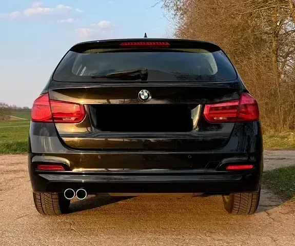 Używany BMW 320 Advantage 184 KM (135 kW) 2019 Czarny Kombi