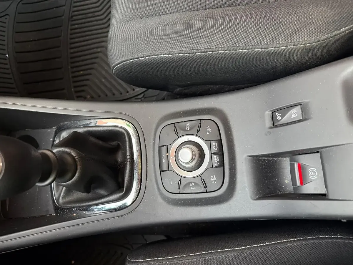 Gebraucht Renault Mégane 132 PS (97 kW) 2013 Weiß Limousine
