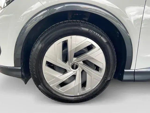 Gebraucht Audi Q4 e-tron Ambiente 210 kW (286 PS) 2026 Gletscherweiß metallic SUV
