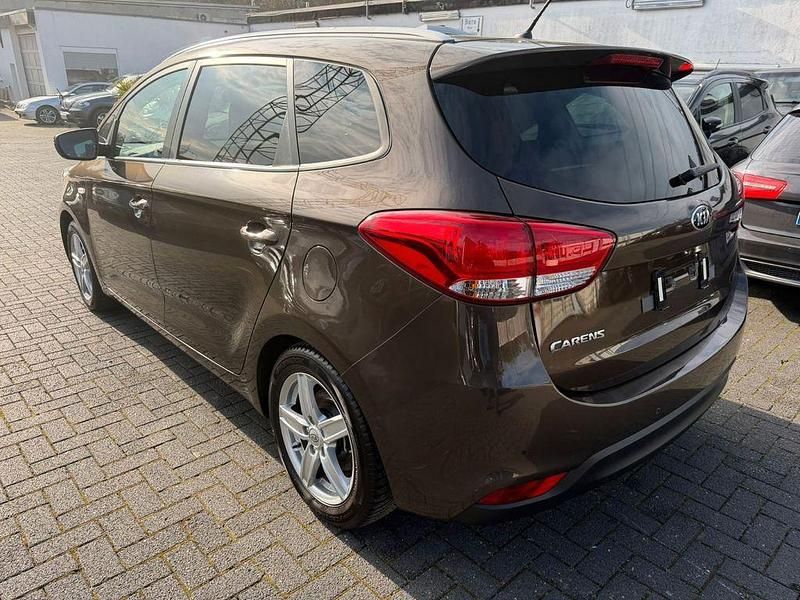 Gebraucht Kia Carens DREAM-TEAM Edition 135 PS (99 kW) 2015 Braun Van / Kleinbus