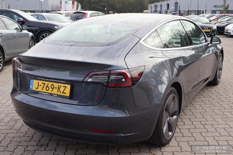 Gebraucht Tesla Model 3 Standard Range 175 kW (238 PS) 2020 Grau Limousine