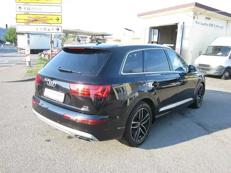 Gebraucht Audi Q7 S-Line 218 PS (160 kW) 2017 Orcaschwarz metallic (metallic) SUV