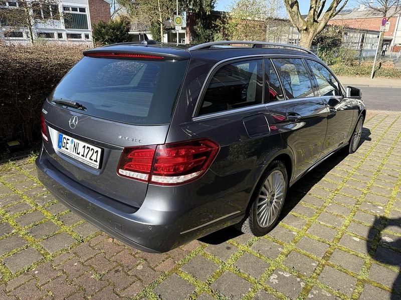 Gebraucht Mercedes E200 Elegance 136 PS (100 kW) 2016 Grau Kombi