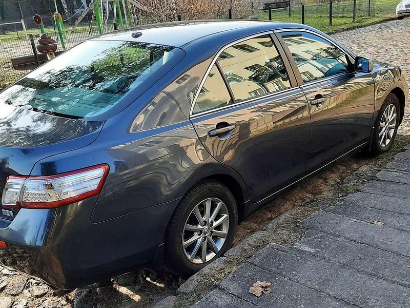 Grau Gebraucht 2011 Toyota Camry Hybrid Limousine | 12.500 € - Bild 1/4