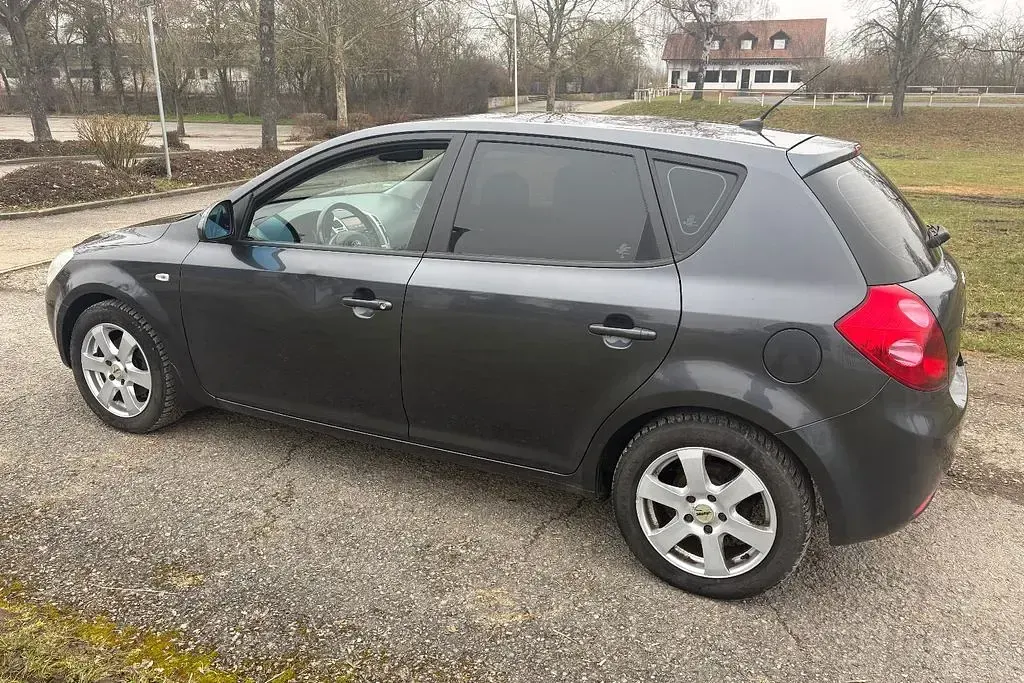 Gebraucht Kia Ceed 116 PS (85 kW) 2008 Grau Kleinwagen