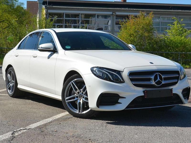 Gebraucht Mercedes E200 AMG line 184 PS (135 kW) 2017 Weiß Limousine