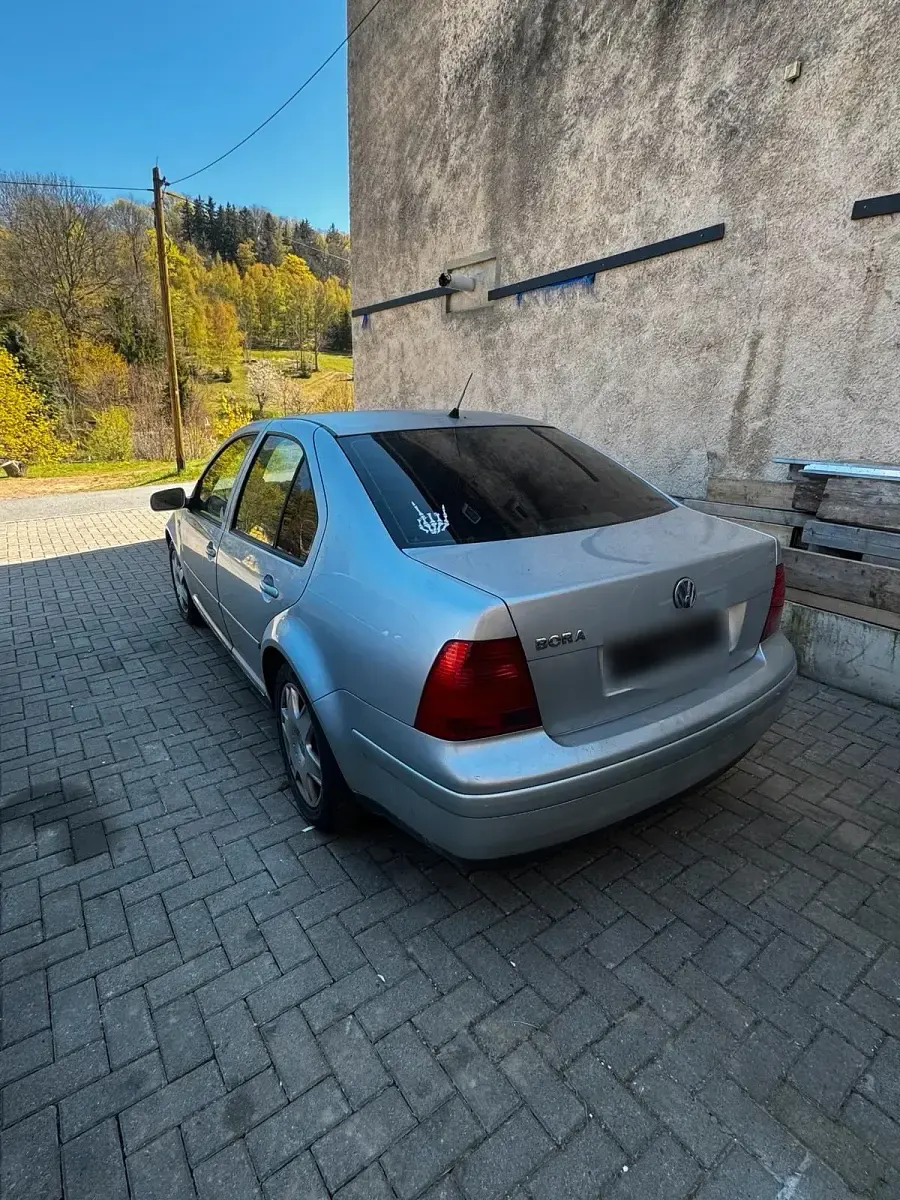 Usata VW Bora 150 CV (110 kW) 2004 Argento Berlina