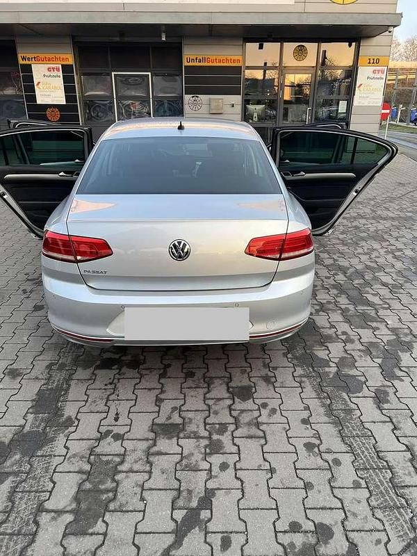 Gebraucht VW Passat Comfortline 150 PS (110 kW) 2015 Grau Limousine