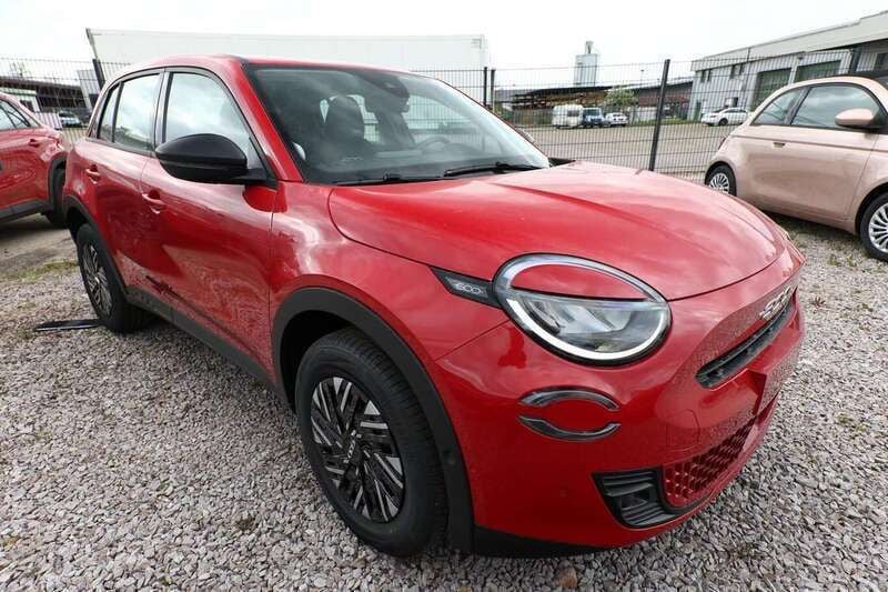 Solid red Neu 2024 Fiat 600 SUV | 22.011 € (Guter Preis) - Bild 1/4