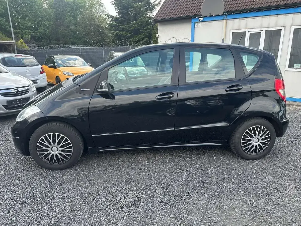Gebraucht Mercedes A160 95 PS (69 kW) 2011 Kosmosschwarz  metalliclack Kleinwagen