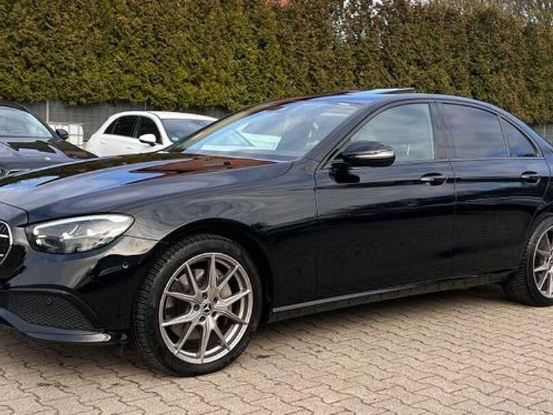 Gebraucht Mercedes E300 Night 194 PS (142 kW) 2022 Schwarz/baltic black Limousine