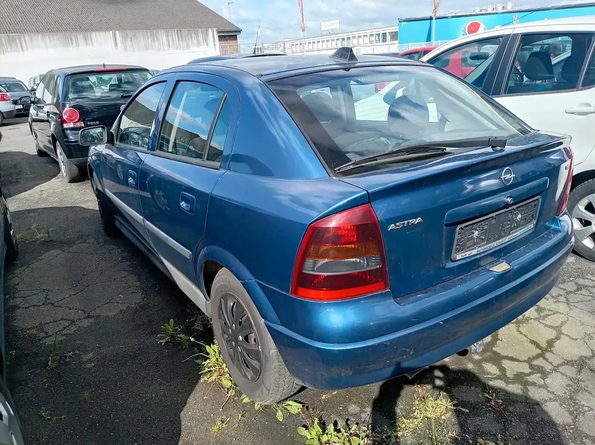 Używany Opel Astra 100 KM (73 kW) 2003 Niebieski Hatchback