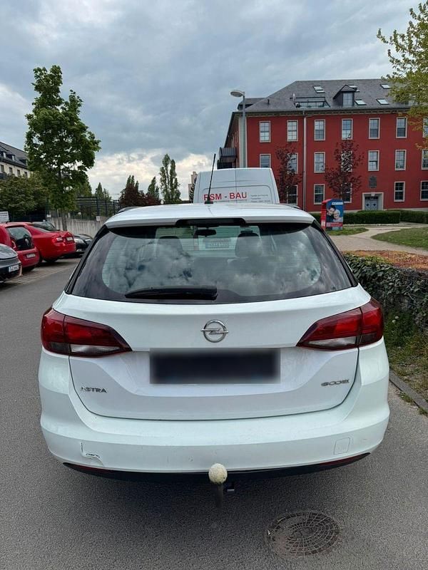 Usado Opel Astra Active 105 HP (77 kW) 2017 Branco Carrinha