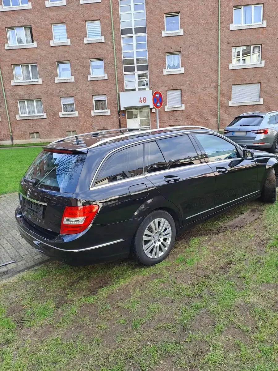 Gebraucht Mercedes C220 170 PS (125 kW) 2014 Schwarz Kombi