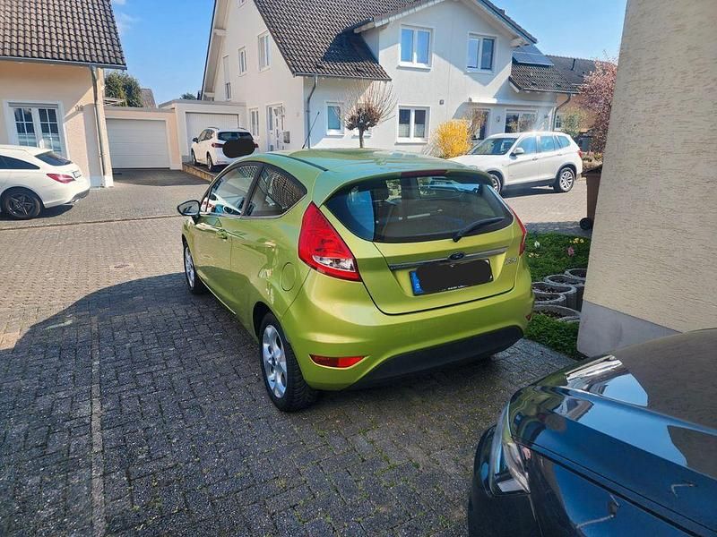 Gebraucht Ford Fiesta 82 PS (60 kW) 2009 Grün Kleinwagen