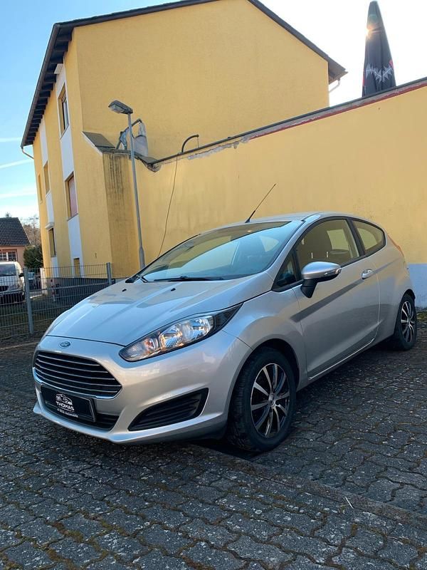 Gebraucht Ford Fiesta 101 PS (74 kW) 2014 Silber Kleinwagen