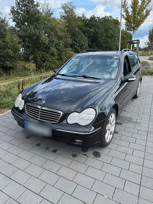 Schwarz Gebraucht 2002 Mercedes C220 Avantgarde Kombi | 1.800 € (Fairer Preis) - Bild 1/4