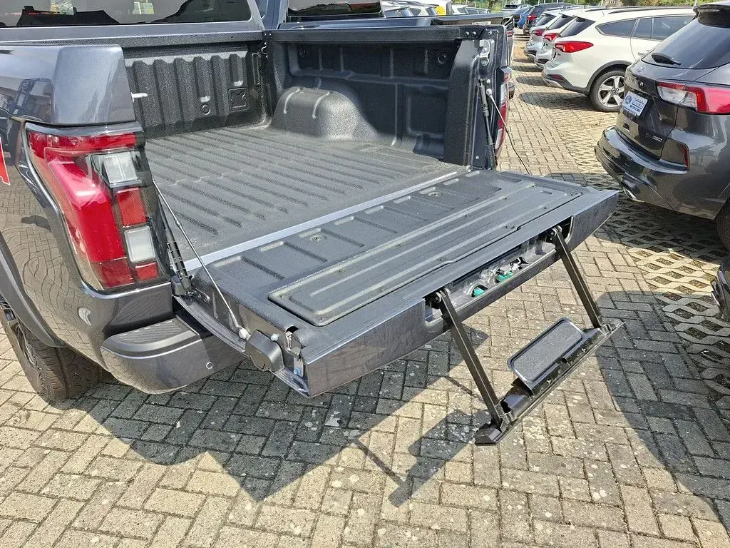 Neu Foton 4 159 PS (116 kW) 2026 Schwarz SUV