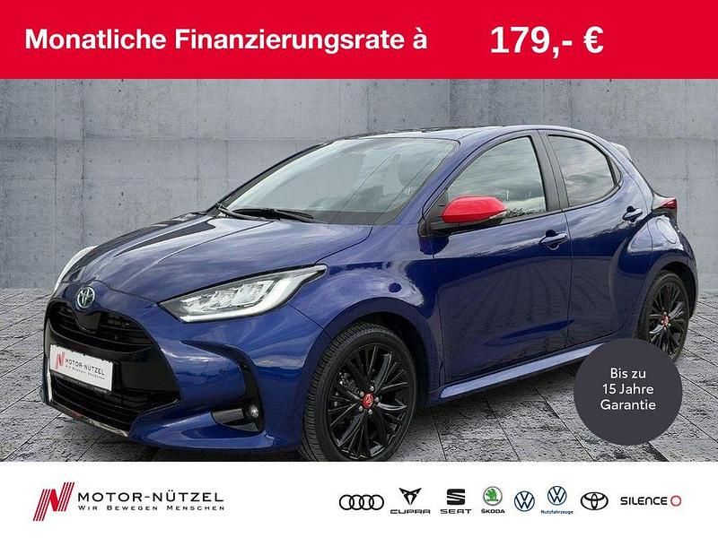 Blau Gebraucht 2021 Toyota Yaris Hybrid Limousine | 19.660 € (Fairer Preis) - Bild 1/4
