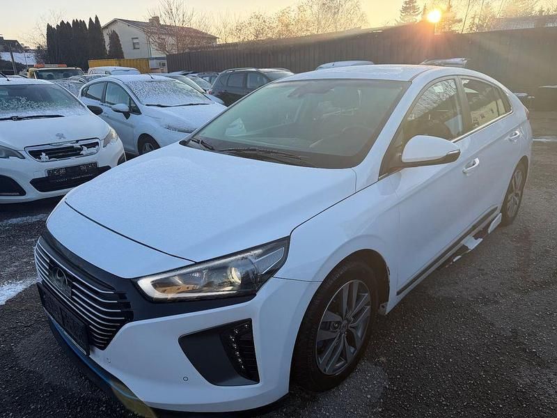 Gebraucht Hyundai Ioniq Premium 105 PS (77 kW) 2016 Weiß Kleinwagen
