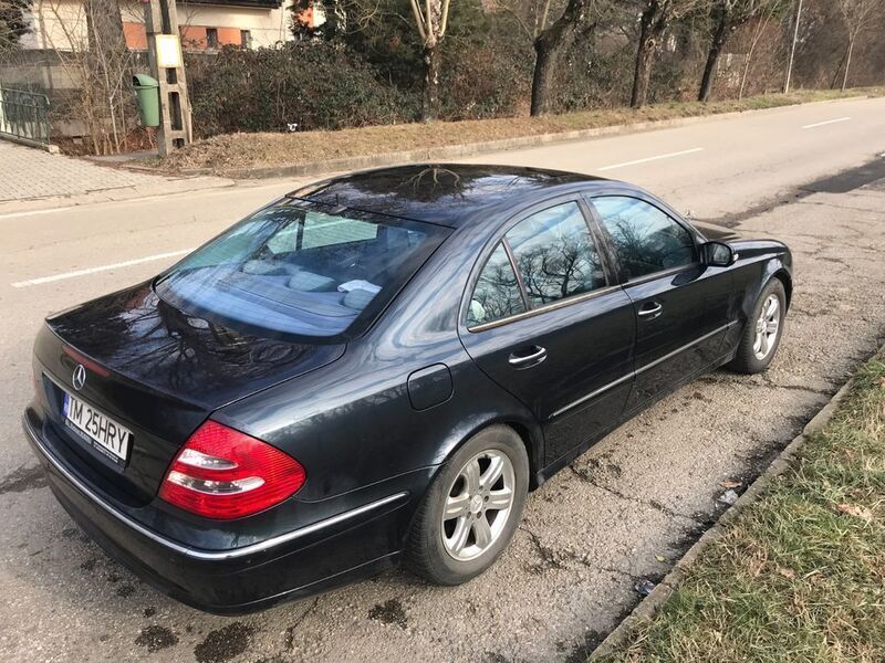 Schwarz Gebraucht 2003 Mercedes E240 Avantgarde Limousine | 3.150 € (Guter Preis) - Bild 1/4