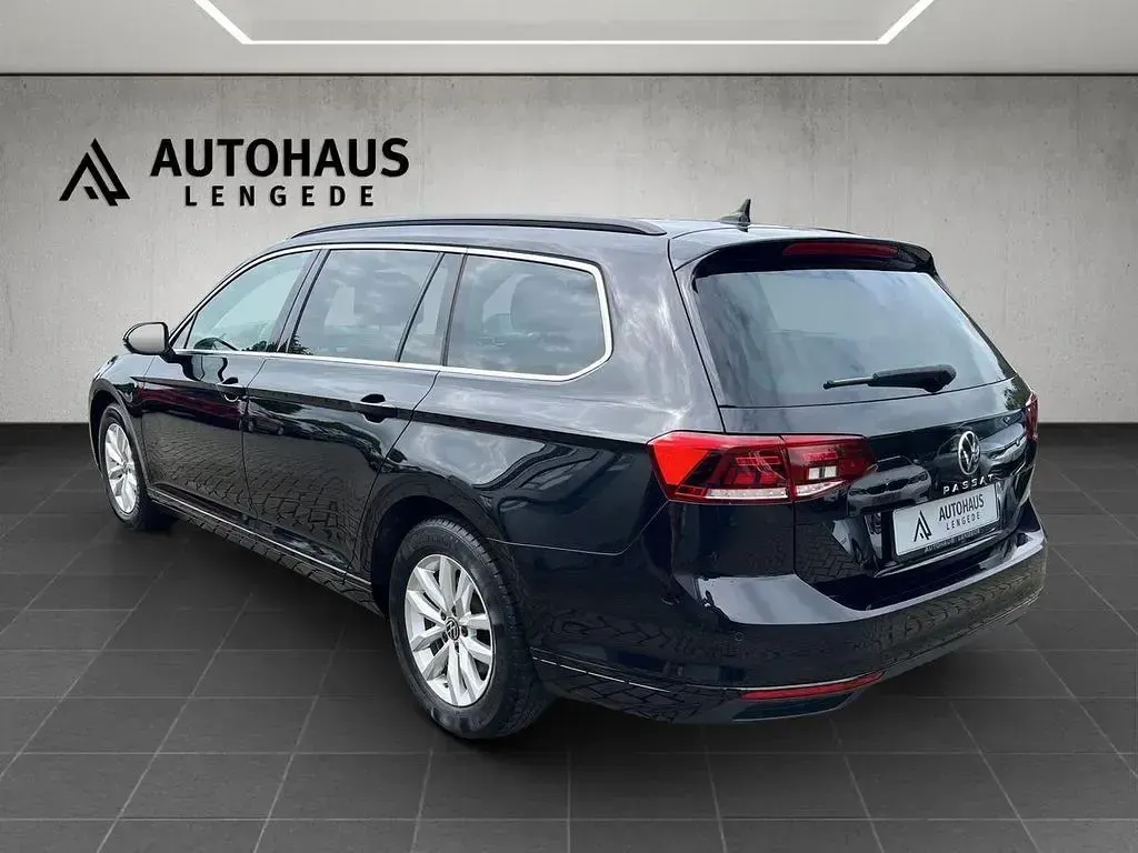 Gebraucht VW Passat 150 PS (110 kW) 2023 Schwarz Kombi