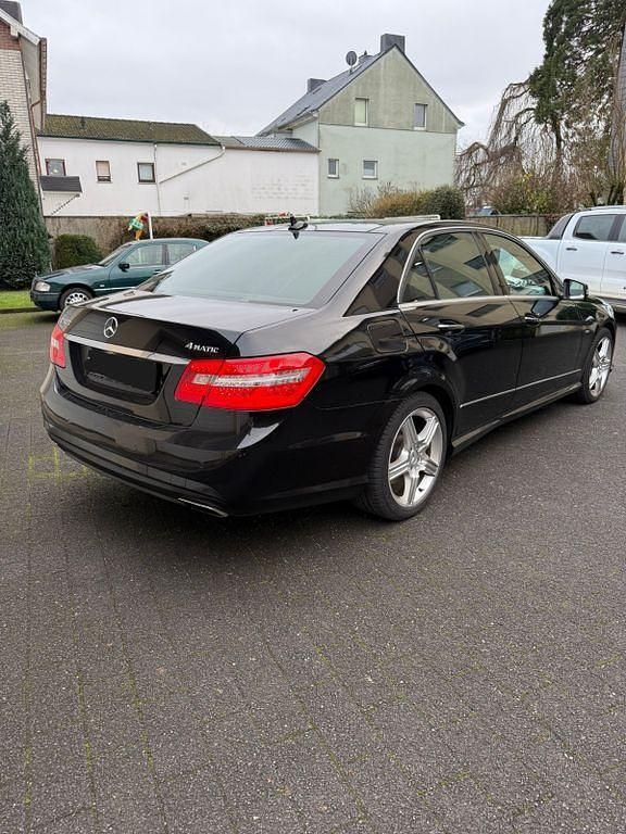 Gebraucht Mercedes E500 AMG 408 PS (300 kW) 2011 Schwarz Limousine