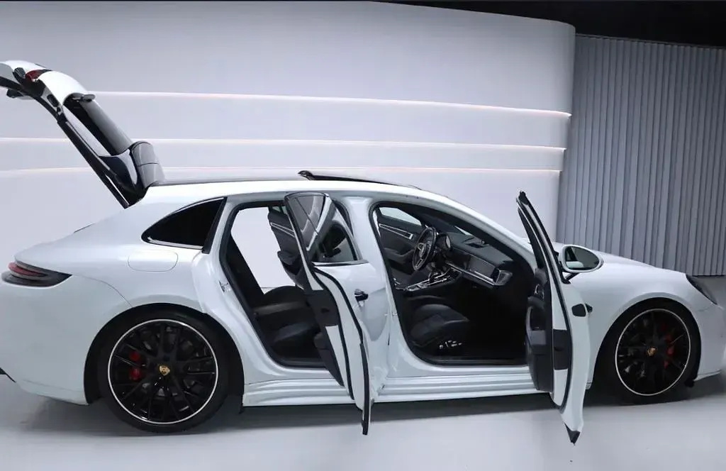 Gebraucht Porsche Panamera GTS Sport 460 PS (338 kW) 2019 Weiß Kleinwagen