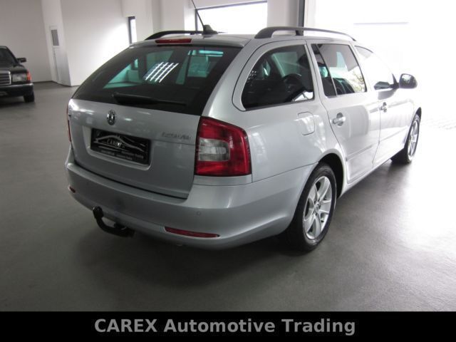 Gebraucht Skoda Octavia Elegance 140 PS (102 kW) 2013 Silber metallic Kombi