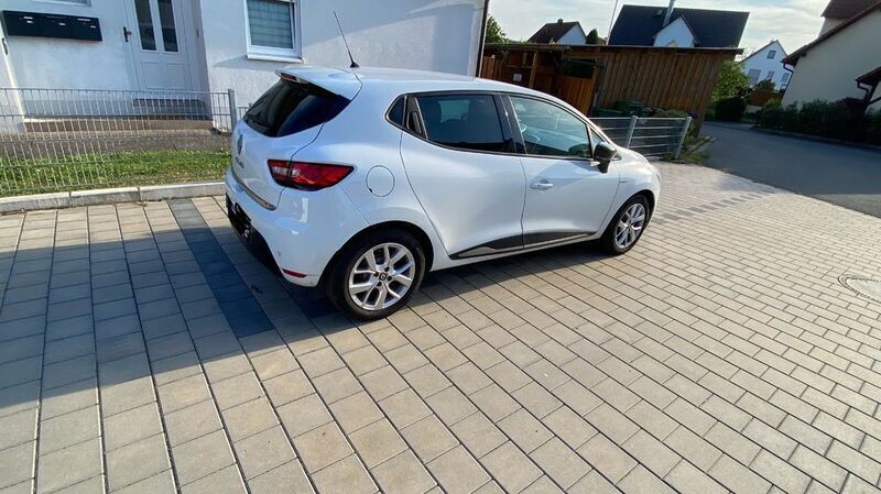 Weiß Gebraucht 2018 Renault Clio IV LIMITED Kleinwagen | 8.150 € (Guter Preis) - Bild 1/4