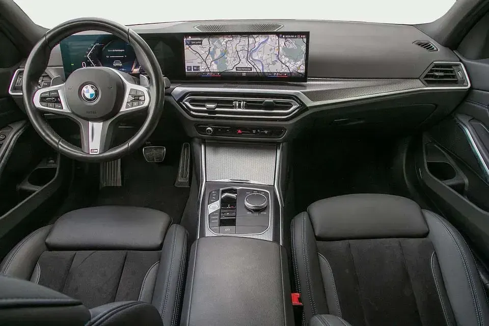 Gebraucht BMW 330 Shadowline 245 PS (180 kW) 2024 Weiß Kombi